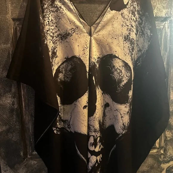 Rare Y2K witchy Iron Fist loose tooth skull poncho - Picture 4 of 4
